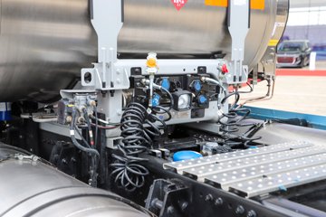 һ����� J7�ؿ� ����� ���ļ��� 600���� 6X4 LNG�Զ���ǣ����(Һ��)(CA4250P77M26T1E6)ͼƬ