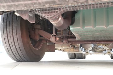 һ����� J7�ؿ� ����� ���ļ��� 600���� 6X4 LNG�Զ���ǣ����(Һ��)(CA4250P77M26T1E6)ͼƬ