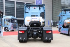 一汽解放 J7重卡 660马力 6X4 LNG自动档牵引车(CA4250P77M26T1E6)