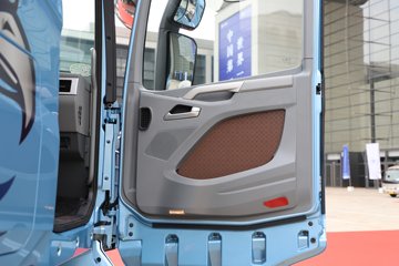 һ����� J7�ؿ� 660���� 6X4 LNG�Զ���ǣ����(CA4250P77M26T1E6)ͼƬ