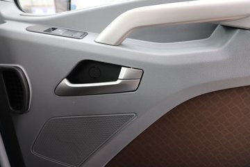 һ����� J7�ؿ� 660���� 6X4 LNG�Զ���ǣ����(CA4250P77M26T1E6)ͼƬ