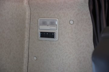 һ����� J7�ؿ� 660���� 6X4 LNG�Զ���ǣ����(CA4250P77M26T1E6)ͼƬ