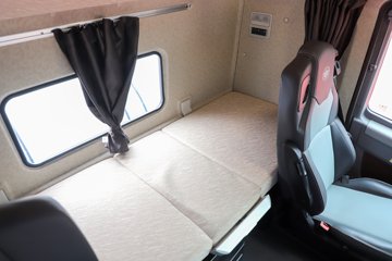 һ����� J7�ؿ� 660���� 6X4 LNG�Զ���ǣ����(CA4250P77M26T1E6)ͼƬ