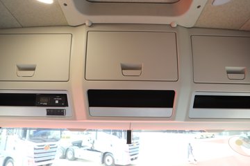 һ����� J7�ؿ� 660���� 6X4 LNG�Զ���ǣ����(CA4250P77M26T1E6)ͼƬ