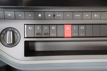 һ����� J7�ؿ� 660���� 6X4 LNG�Զ���ǣ����(CA4250P77M26T1E6)ͼƬ