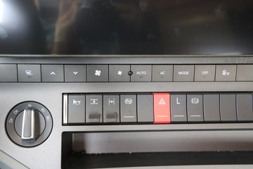 һ����� J7�ؿ� 660���� 6X4 LNG�Զ���ǣ����(CA4250P77M26T1E6)ͼƬ