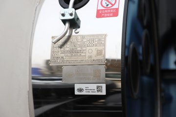 һ����� J7�ؿ� 660���� 6X4 LNG�Զ���ǣ����(CA4250P77M26T1E6)ͼƬ