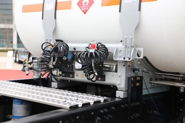 һ����� J7�ؿ� 660���� 6X4 LNG�Զ���ǣ����(CA4250P77M26T1E6)ͼƬ