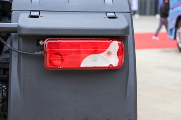 һ����� J7�ؿ� 660���� 6X4 LNG�Զ���ǣ����(CA4250P77M26T1E6)ͼƬ