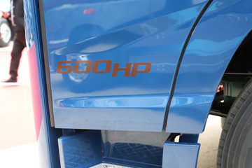 �ൺ��� ��JH6�ؿ� 600���� 6X4 LNG�Զ���ǣ����ͼƬ