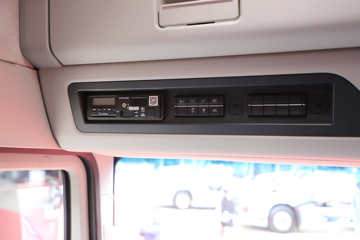 �ൺ��� ��JH6�ؿ� 600���� 6X4 LNG�Զ���ǣ����ͼƬ