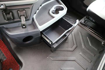 �ൺ��� ��JH6�ؿ� 600���� 6X4 LNG�Զ���ǣ����ͼƬ