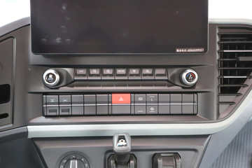 �ൺ��� ��JH6�ؿ� 600���� 6X4 LNG�Զ���ǣ����ͼƬ