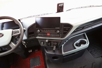 �ൺ��� ��JH6�ؿ� 600���� 6X4 LNG�Զ���ǣ����ͼƬ