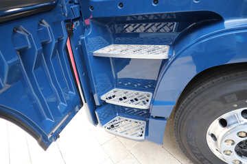 �ൺ��� ��JH6�ؿ� 600���� 6X4 LNG�Զ���ǣ����ͼƬ