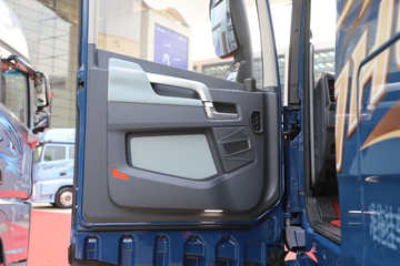 �ൺ��� ��JH6�ؿ� 600���� 6X4 LNG�Զ���ǣ����ͼƬ