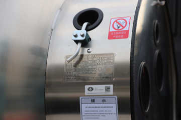 �ൺ��� ��JH6�ؿ� 600���� 6X4 LNG�Զ���ǣ����ͼƬ