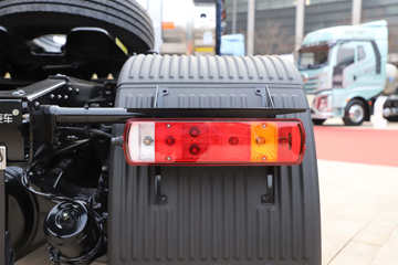 �ൺ��� ��JH6�ؿ� 600���� 6X4 LNG�Զ���ǣ����ͼƬ