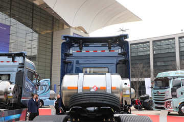 �ൺ��� ��JH6�ؿ� 600���� 6X4 LNG�Զ���ǣ����ͼƬ