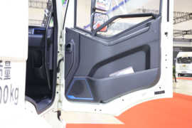 一汽解放底盘&nbsp;扫路车驾驶室图片