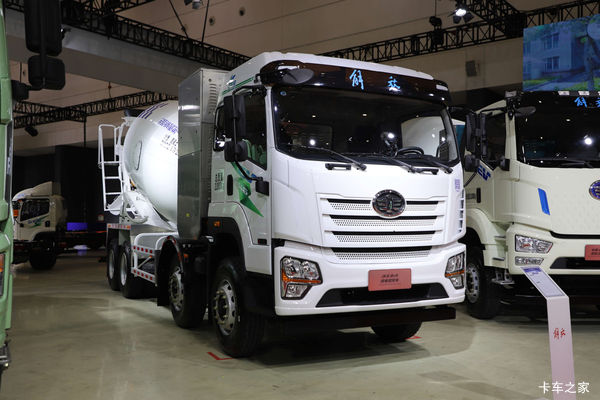 青岛解放 JK6 轻量化 8X4 纯电动搅拌运输车底盘(CA1311P28L3T4BEVA80)350kWh