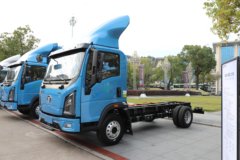 中国重汽 豪曼 星蓝Max 4.5T 4.18米单排纯电动栏板轻卡100.46Wh