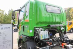 重汽豪曼 勇士EM3 18T 4X2 4.2米排半纯电动自卸车(ZZ3188K17ZBEV0)180.87kWh