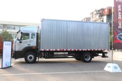 中国重汽 豪曼M5中卡 290马力 4X2 5.4米厢式载货车