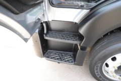 中国重汽 豪曼M5中卡 290马力 4X2 5.4米厢式载货车