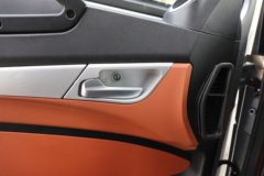 中国重汽 豪曼M5中卡 290马力 4X2 5.4米厢式载货车