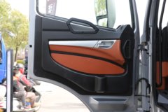 中国重汽 豪曼M5中卡 290马力 4X2 5.4米厢式载货车