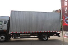 中国重汽 豪曼M5中卡 290马力 4X2 5.4米厢式载货车