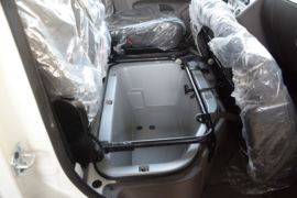 骏航ES8&nbsp;电动封闭厢货驾驶室图片