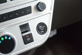 骏航ES8&nbsp;电动封闭厢货驾驶室图片