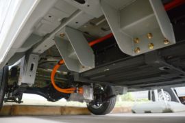 骏航ES8&nbsp;电动封闭厢货底盘图片