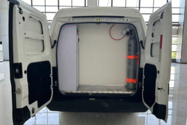 申龙&nbsp;电动封闭厢货驾驶室图片