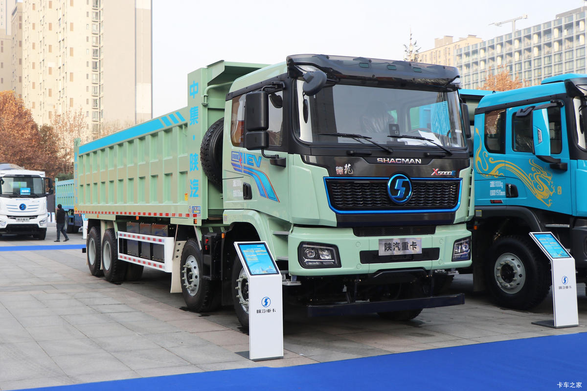 陕汽德龙X5000E 8X4 8.6米纯电动自卸车 400.61kWh