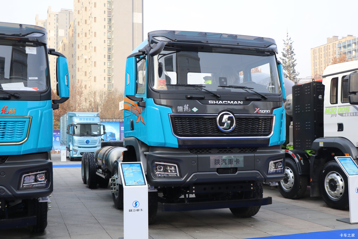 【图】陕汽重卡 德龙X5000 菁英版 630马力 8X4 8.6米LNG自卸车_实拍图片_2018578_卡车之家