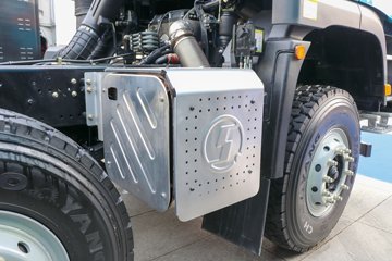 �����ؿ� ����X5000 ݼӢ�� 630���� 8X4 8.6��LNG��ж��ͼƬ