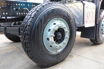 �����ؿ� ����X5000 ݼӢ�� 630���� 8X4 8.6��LNG��ж��ͼƬ