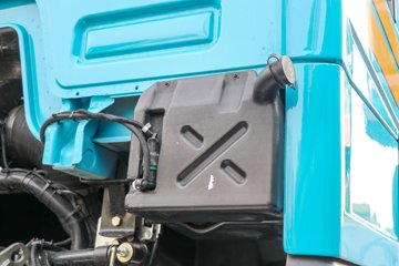 �����ؿ� ����X5000 ݼӢ�� 630���� 8X4 8.6��LNG��ж��ͼƬ