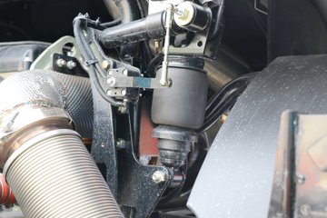 �����ؿ� ����X5000 ݼӢ�� 630���� 8X4 8.6��LNG��ж��ͼƬ