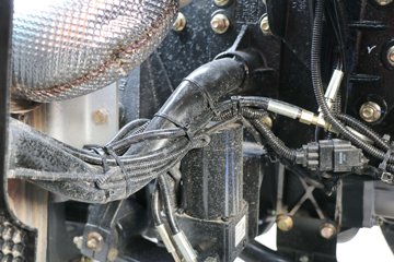 �����ؿ� ����X5000 ݼӢ�� 630���� 8X4 8.6��LNG��ж��ͼƬ