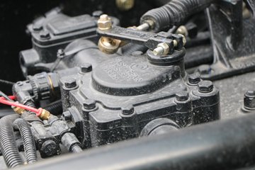 �����ؿ� ����X5000 ݼӢ�� 630���� 8X4 8.6��LNG��ж��ͼƬ