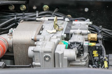 �����ؿ� ����X5000 ݼӢ�� 630���� 8X4 8.6��LNG��ж��ͼƬ