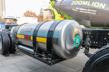 �����ؿ� ����X5000 ݼӢ�� 630���� 8X4 8.6��LNG��ж��ͼƬ