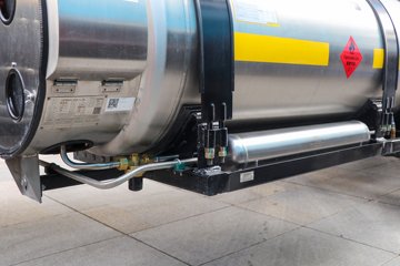 �����ؿ� ����X5000 ݼӢ�� 630���� 8X4 8.6��LNG��ж��ͼƬ