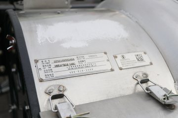 �����ؿ� ����X5000 ݼӢ�� 630���� 8X4 8.6��LNG��ж��ͼƬ