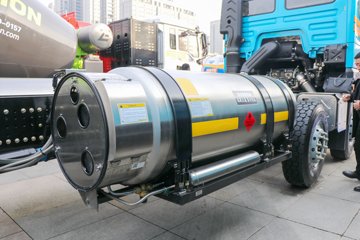 �����ؿ� ����X5000 ݼӢ�� 630���� 8X4 8.6��LNG��ж��ͼƬ