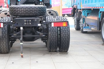 �����ؿ� ����X5000 ݼӢ�� 630���� 8X4 8.6��LNG��ж��ͼƬ